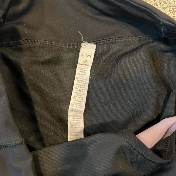 SOLD EUC Lululemon Speed Up Shorts Size 2, 2.5” - Picture 4 of 5